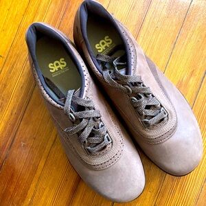 SAS walk easy brand chocolate color shoes 9,5. Never worn, wrong size.